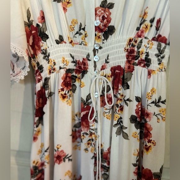 Rue21 White and Red Floral Maxi Dress - Picture 3 of 12